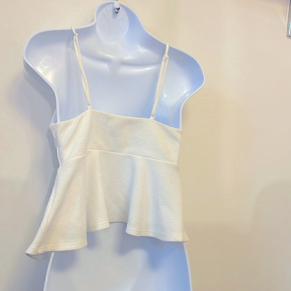 Forever 21 White Peplum Crop Top Size Small - Picture 2 of 4